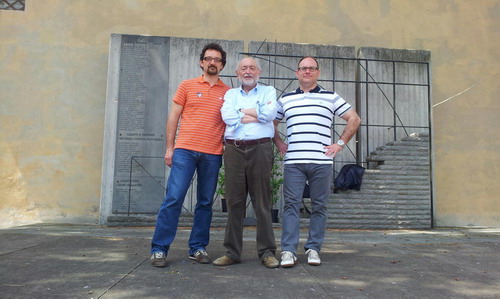 459364_304262922995992_1390409672_o